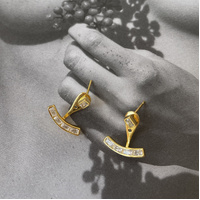 Aki Diamante Earlobe Hug Earrings (Gold)