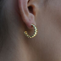 Kahlo Ribbed Crescent Hoop Earrings (Gold)