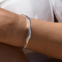Solstice Artisan Solid Wavy Bangle (Silver) image