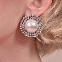 Le Paris 60s Pearl Stud Earrings image