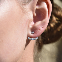 Aki Diamante Earlobe Hug Earrings (Silver) image