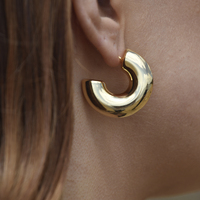 Lowen Chunky C Hoop Earrings (Gold)