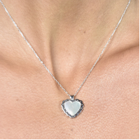 Charme Mother of Pearl Heart Pendant Necklace (Silver) image