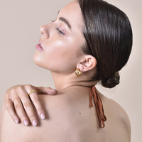 Laure Artsy Curved Lining Earrings (Gold)