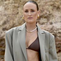 Damaris Chunky Curve Earrings (Gold)