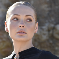 Tie A Knot Modern Hoop Earrings (Silver)