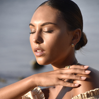 Amaryllis Twin Flame Curved Earrings (Gold)