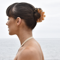 Gigi Artsy Wavy Hair Claw - Caramel