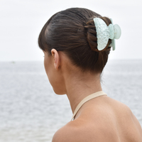 Everlee Aqua Shimmer Hair Claw - Medium