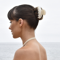 Everlee Pearl Shimmer Hair Claw - Medium