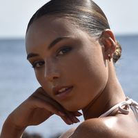 Gabriela Diamante Enamel U Huggie Earrings (Black)