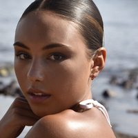 Gabriela Diamante Enamel U Huggie Earrings (Fuchsia)