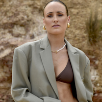 Damaris Chunky Curve Earrings (Gold)