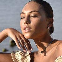 Amaryllis Twin Flame Curved Earrings (Silver)