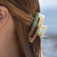 Endri Opal Hue Hair Claw