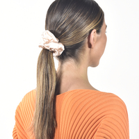 Laurie Mulberry Silk Scrunchie (Light Peach)