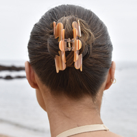 Gigi Artsy Wavy Hair Claw - Caramel