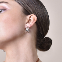 Laure Artsy Curved Lining Earrings (Silver)