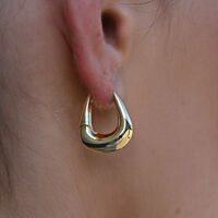 Tate Sculptural Huggie Hoop Earrings (Gold)