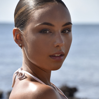 Gabriela Diamante Enamel U Huggie Earrings (Black)