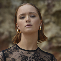 Lowen Chunky C Hoop Earrings (Gold)