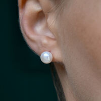 Ora Freshwater Pearl Stud Earrings (Gold Posts)