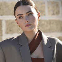 Apri Aesthetic Rose Pearl Drop Earrings (Gold)