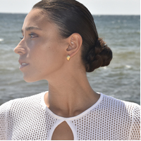 Esmarie Twin Clam Huggie Earrings (Gold)