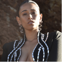 Darya Artsy Wave Earrings (Clear)