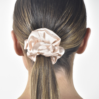 Laurie Mulberry Silk Scrunchie (Light Peach)