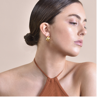 Laure Artsy Curved Lining Earrings (Gold)