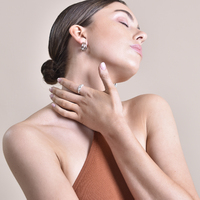 Laure Artsy Curved Lining Earrings (Silver)