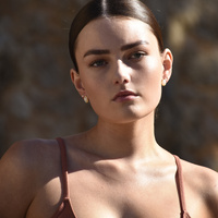 Lue Dainty Opal Stud Earrings (Gold)