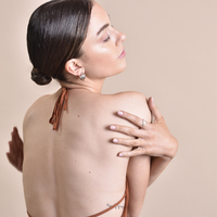 Laure Artsy Curved Lining Earrings (Silver)