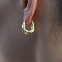 Tate Sculptural Huggie Hoop Earrings (Gold)
