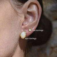 Lue Dainty Opal Stud Earrings (Gold)
