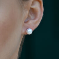 Ora Freshwater Pearl Stud Earrings (Gold Posts)