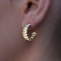Kahlo Ribbed Crescent Hoop Earrings (Gold)