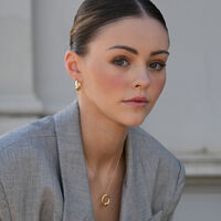 Tate Sculptural Huggie Hoop Earrings (Gold)