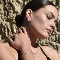 Aki Diamante Earlobe Hug Earrings (Silver)