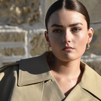 Giverny Artisan Fluid Huggie Earrings (Gold)