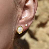 Lue Dainty Opal Stud Earrings (Gold)