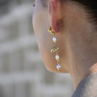 Apri Aesthetic Rose Pearl Drop Earrings (Gold)