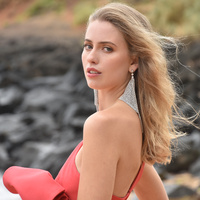 Gem Runway Spotlight Mesh Earrings (My ears are pierced)
					