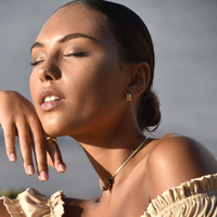 Amaryllis Twin Flame Curved Earrings (Gold)