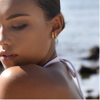 Berte Artsy Ear Hook Stud Earrings (Gold)