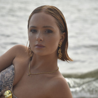 Merida Wavy Chain Necklace (Black Stone)
					