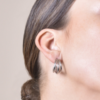 Laure Artsy Curved Lining Earrings (Silver)