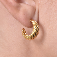 Gianni Croissant C Hoop Earrings (Gold Vermeil)
