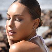 Gabriela Diamante Enamel U Huggie Earrings (Blue)